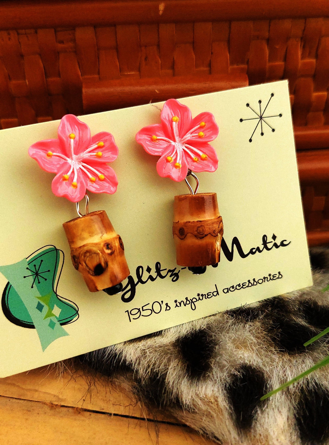 Glitz-o-Matic – Pendientes de bambú hibisco en rosa