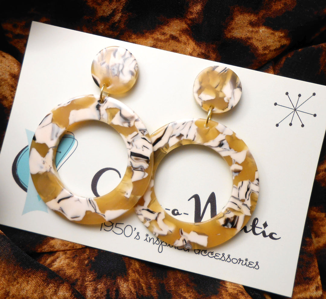 Glitz-o-Matic – Marble Mustard Earrings