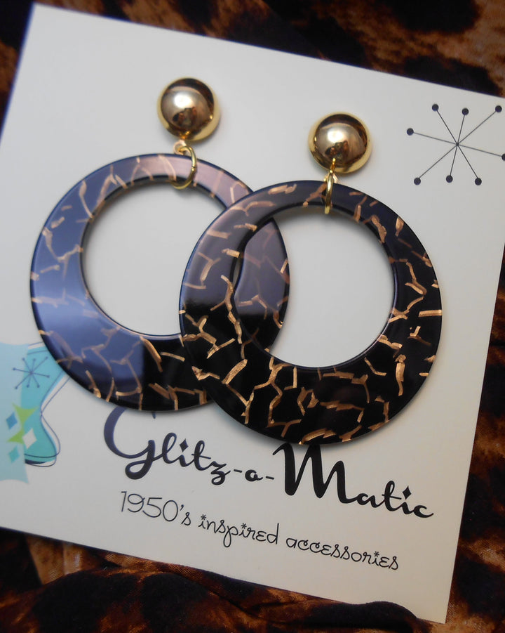 Glitz-o-Matic – Boucles d'oreilles en lucite noires et dorées