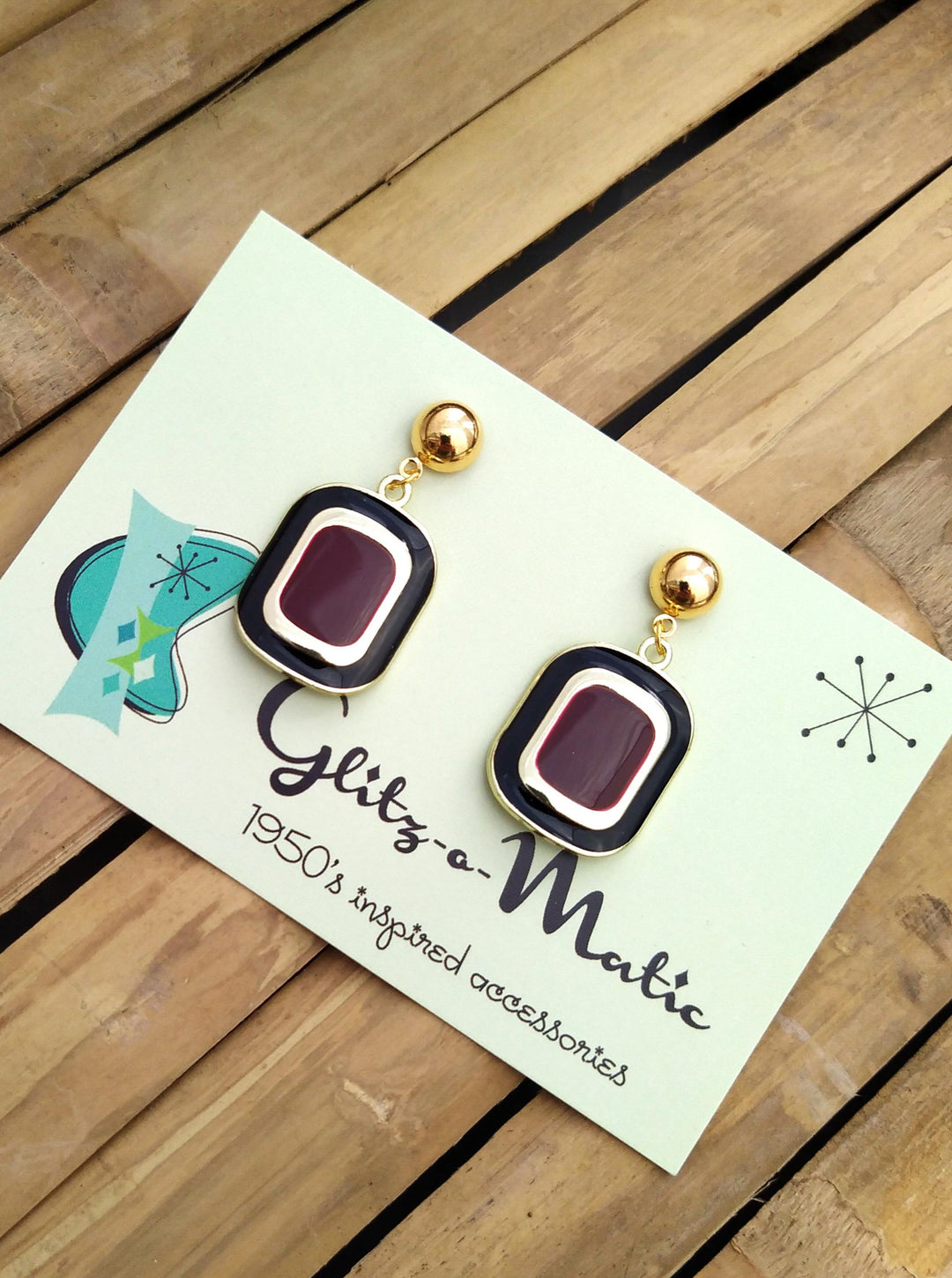 Glitz-o-Matic – Retro Square Earrings in weinrot