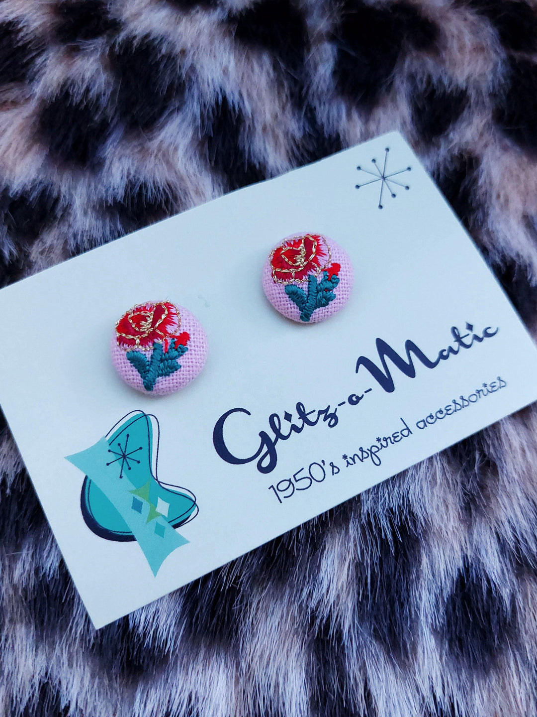 Glitz-o-Matic – Pendientes de rosa bordada en rosa