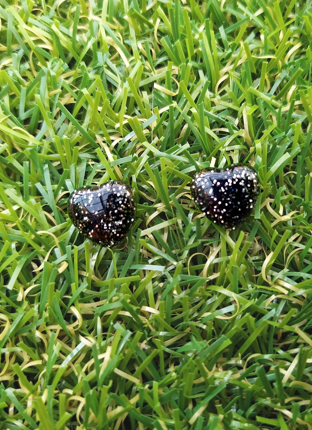 Glitz-o-Matic – Pendientes de corazón con brillo en negro