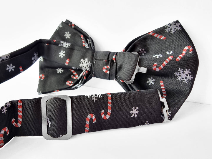 Fliege Schwarz mit Zuckerstangen und Schneeflocken